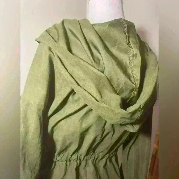 🧥 EUC Beautiful Olive Green Hoodie Jacket - Picture 3 of 3